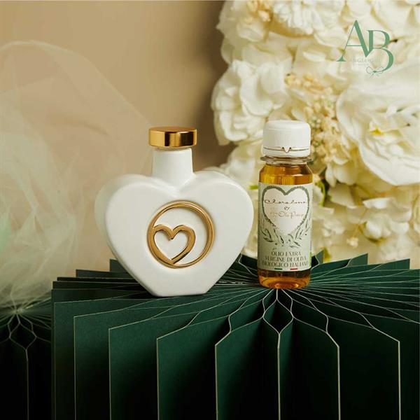 Oliera cuore Claraluna in porcellana con applicazione cuore oro e olio