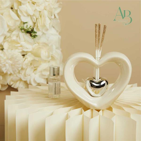 Diffusore cuore Claraluna in porcellana bianca con cuore silver