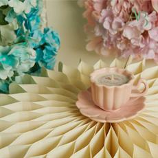 Candela Claraluna in tazza con piattino in porcellana rosa