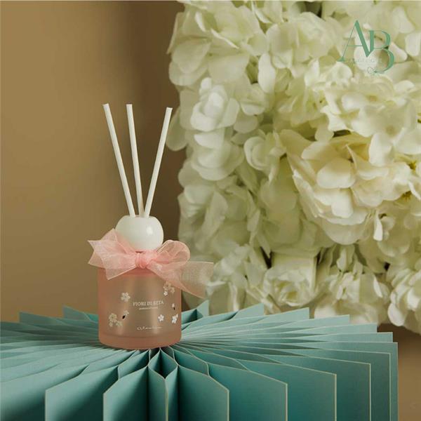 Diffusore Claraluna in vetro rosa decoro fiori con 50 ml di essenza