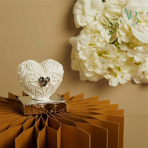 Cuore Claraluna in gesso su base silver con applicazione cuore