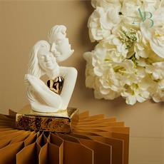 Coppia innamorati Claraluna in gesso con cuore su base oro