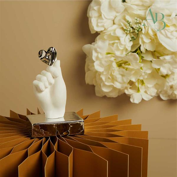 Mano Claraluna in gesso su base silver con cuore