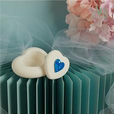 Scatolina cuore Claraluna in gesso con applicazione azzurra