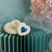 Scatolina cuore Claraluna in gesso con candela e applicazione azzurra