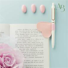 Segnalibro Claraluna in tessuto a forma di cuore rosa con penna