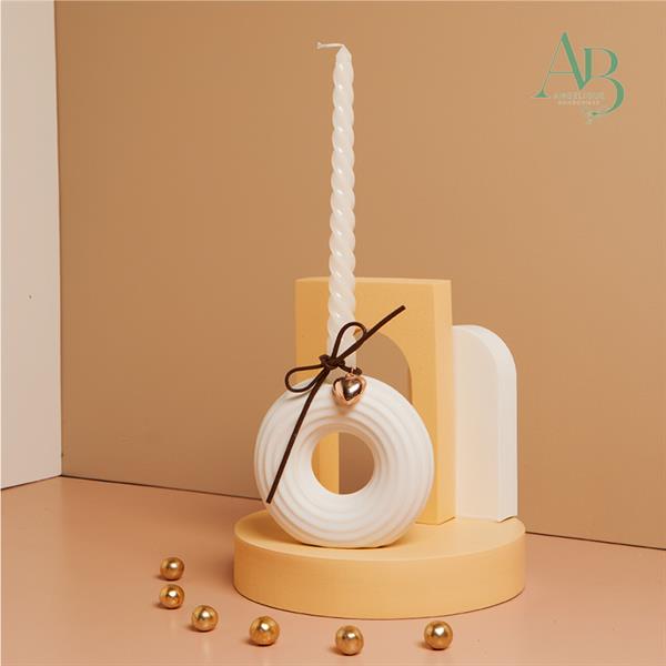 Candelabro Claraluna in porcellana con candela