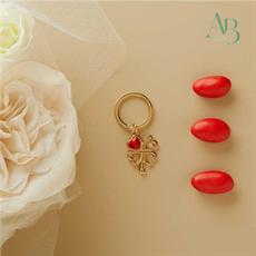 Portachiave Claraluna piccolo colore oro con quadrifoglio con cuore rosso