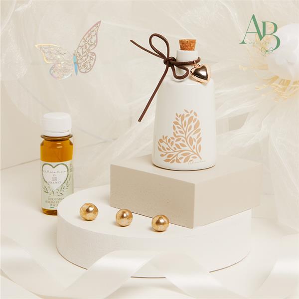 Oliera Claraluna piccola in porcellana decoro cuore con olio 60 ml, capacità 100 ml