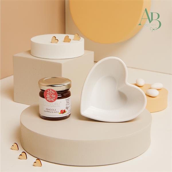 Ciotolina Claraluna in porcellana a forma di cuore con marmellata fragola 40 grammi