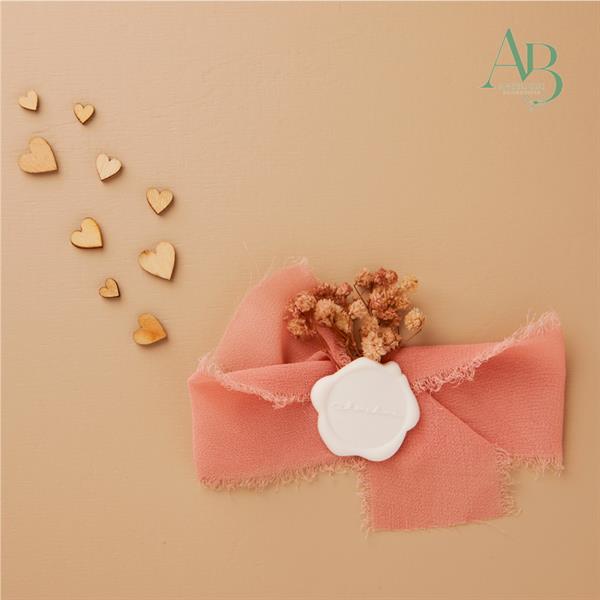 Applicazione fiocco chiffon in colore rosa e ceralacca