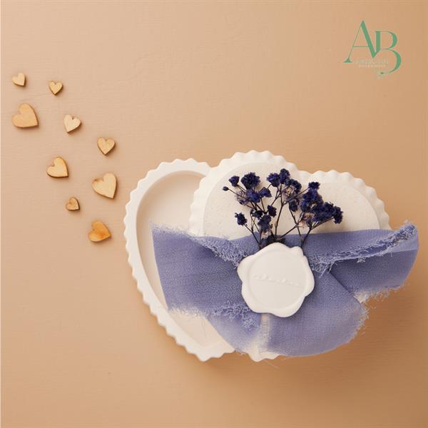 Scatolina in gesso Claraluna con fiocco chiffon colore blu e ceralacca
